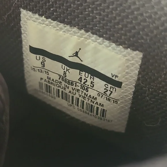Jordan 1.5 Reverse Fragment Sneakers in size 9. - Picture 11 of 12
